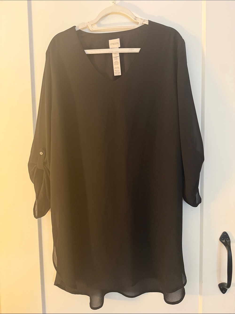 Chico's Black V-Neck Roll-Tab Tunic Blouse